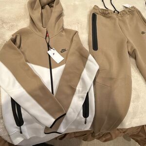 Nike men’s sweatsuit size medium NWT